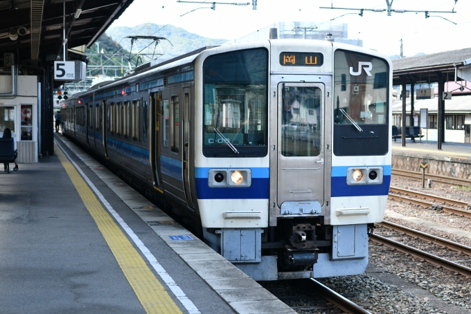鉄道乗車記録の写真:乗車した列車(外観)(1)        「トンボ返りで岡山へ。やくもに乗りたかったけれど、時間の関係で普通列車となりました。」