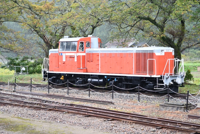 鉄道乗車記録の写真:列車・車両の様子(未乗車)(5)        「レンタカーで若桜駅にも来ました。
構内に留置されてるDD16。

ここでは鉄印を頂きました。」