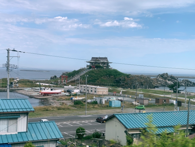 鉄道乗車記録の写真:車窓・風景(5)        「蕪島神社。」