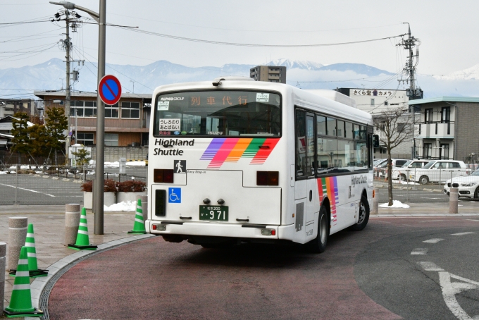 鉄道乗車記録の写真:乗車した列車(外観)(3)        「松本駅アルプス口の代行バス。」