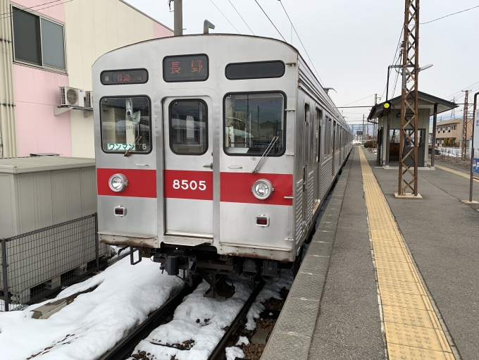 鉄道乗車記録の写真:列車・車両の様子(未乗車)(3)        「平林51系統の荒屋バス停留場から、柳原駅方面へ。
病院経由でないと駅近くに停まらないので注意。（離れた車庫へ連れていかれますｗ）
柳原駅からは須坂を目指します。

8505は反対方向の上り列車。」