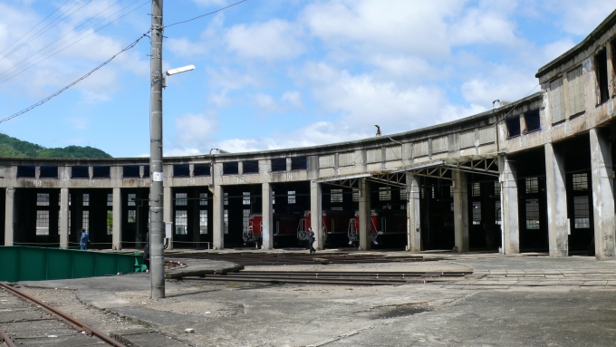 鉄道乗車記録の写真:駅舎・駅施設、様子(2)        「乗車前に見学した“津山扇形機関車庫”」