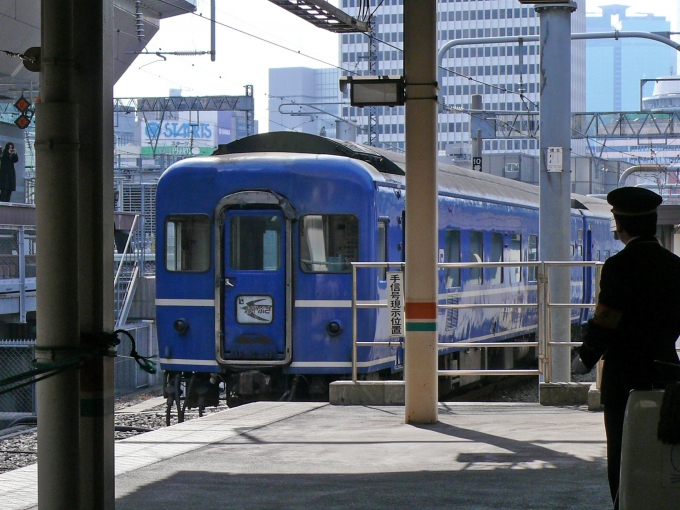鉄道乗車記録の写真:乗車した列車(外観)(12)        「東京駅から回送発進する、はやぶさ富士号～お世話になりました♪」