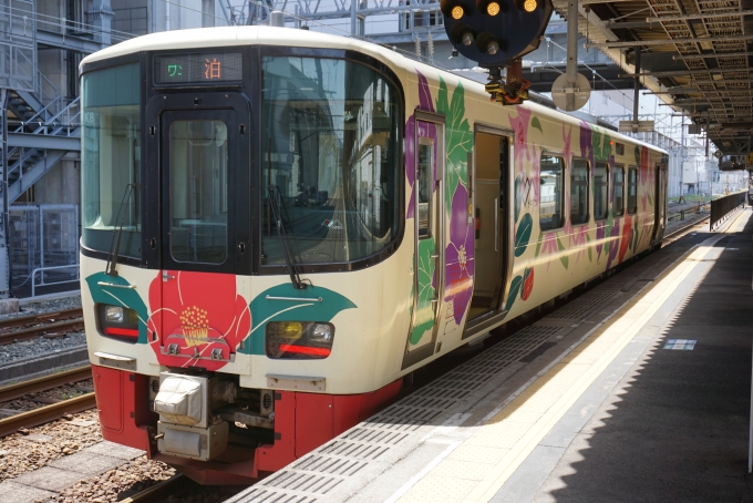 鉄道乗車記録の写真:乗車した列車(外観)(6)        「えちごトキめき鉄道 ET122-8直江津側」