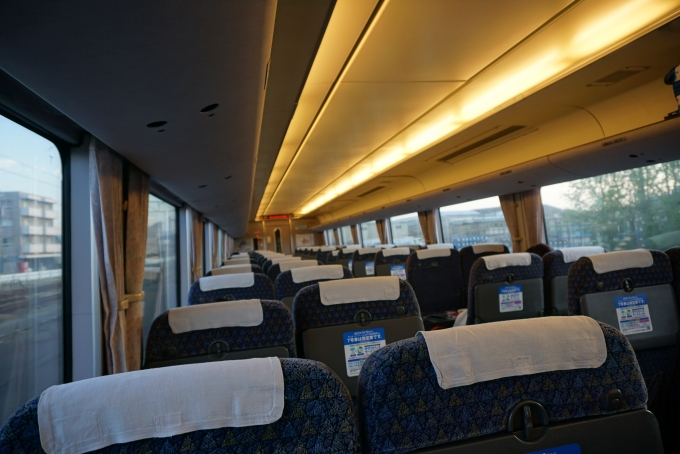 鉄道乗車記録の写真:車内設備、様子(7)        「JR西日本 サハ682-5座席」