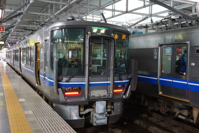 鉄道乗車記録の写真:乗車した列車(外観)(13)        「JR西日本 クハ520-26」