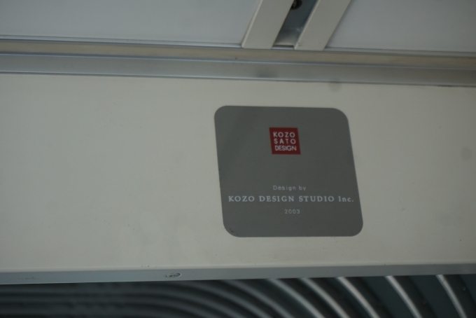 鉄道乗車記録の写真:車両銘板(2)        「万葉線 MLRV1005A、KOZODESIGN2003」