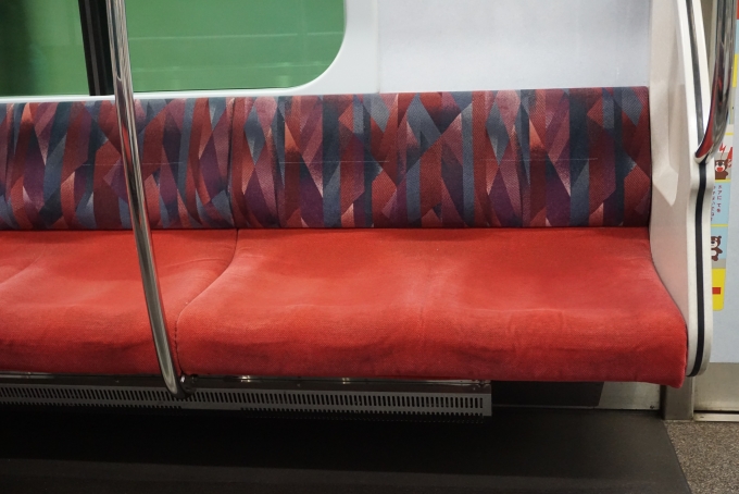 鉄道乗車記録の写真:車内設備、様子(9)        「東急電鉄 4006の座席シート」