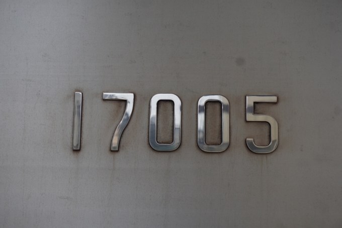 鉄道乗車記録の写真:車両銘板(1)          「東京メトロ 17005」