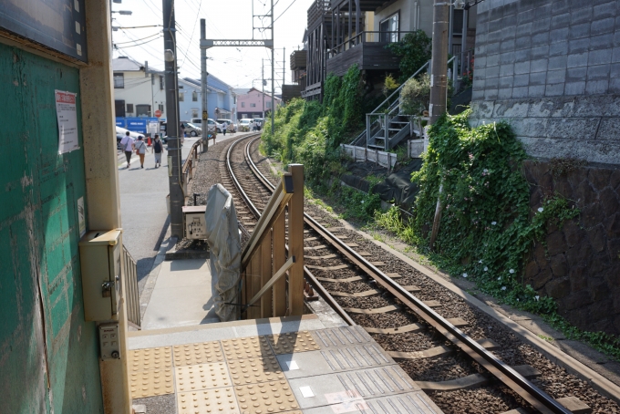 鉄道乗車記録の写真:駅舎・駅施設、様子(1)          「七里ヶ浜駅藤沢側」