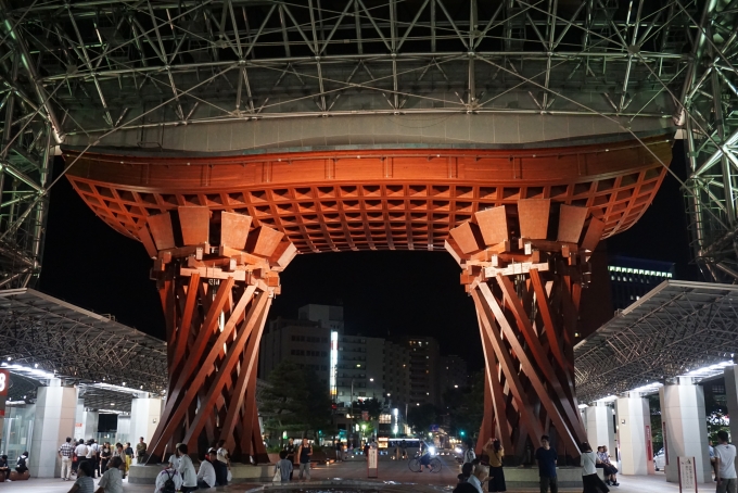 鉄道乗車記録の写真:旅の思い出(14)        「もてなしドームを金沢駅側から撮影」