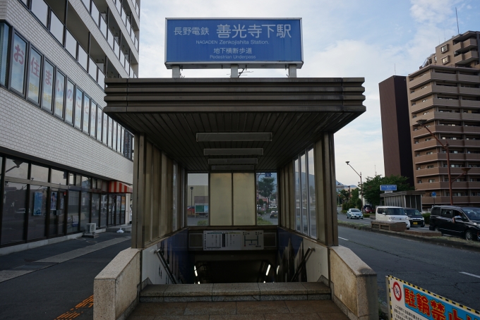 鉄道乗車記録の写真:駅舎・駅施設、様子(17)        「善光寺駅入口」