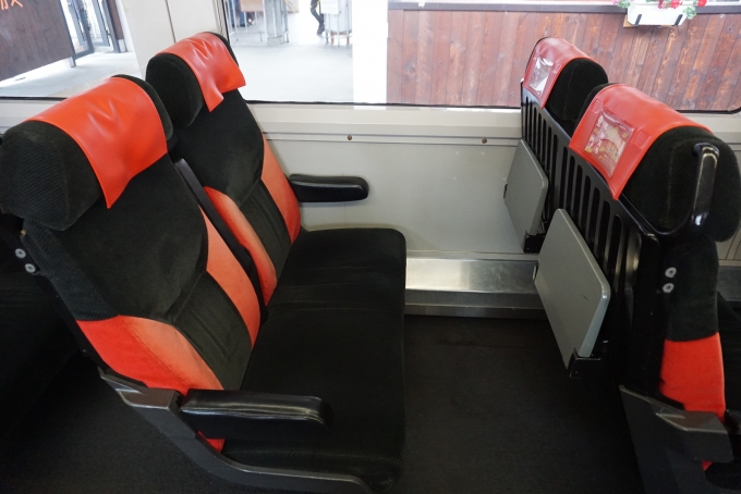 鉄道乗車記録の写真:車内設備、様子(7)        「長野電鉄 モハ2102座席」
