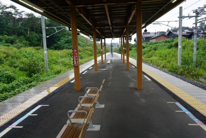 鉄道乗車記録の写真:駅舎・駅施設、様子(10)        「内陸高台に移設した野蒜駅、2015年5月30日から運用」