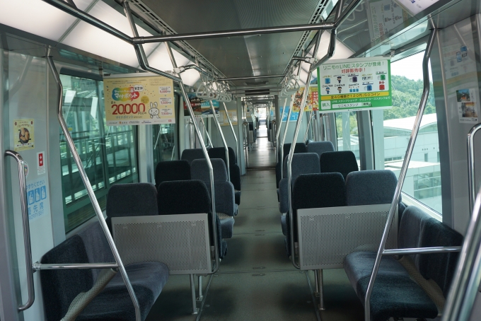 鉄道乗車記録の写真:車内設備、様子(8)        「愛知高速交通 171の車内」