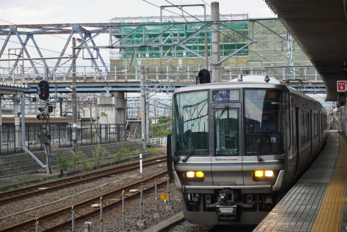 鉄道乗車記録の写真:乗車した列車(外観)(3)        「JR西日本 クハ222-2013
乗車前に撮影」
