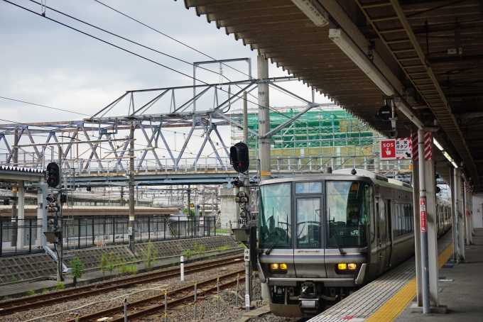 鉄道乗車記録の写真:乗車した列車(外観)(9)        「JR西日本 クハ222-2085
のちにJR西日本 クモハ223-3013と連結」