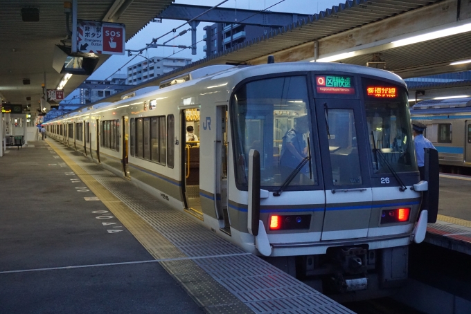 鉄道乗車記録の写真:乗車した列車(外観)(3)        「JR西日本 クハ221-26
降車後に撮影」