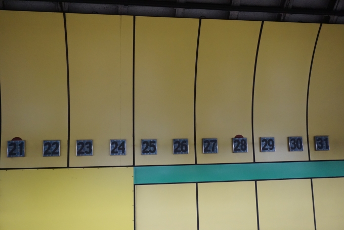 鉄道乗車記録の写真:駅舎・駅施設、様子(7)        「新御茶ノ水駅にある8月のカレンダーその3」