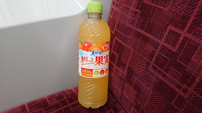 鉄道乗車記録の写真:駅弁・グルメ(6)        「アルコール分解するために買った天然水きりっと果実」