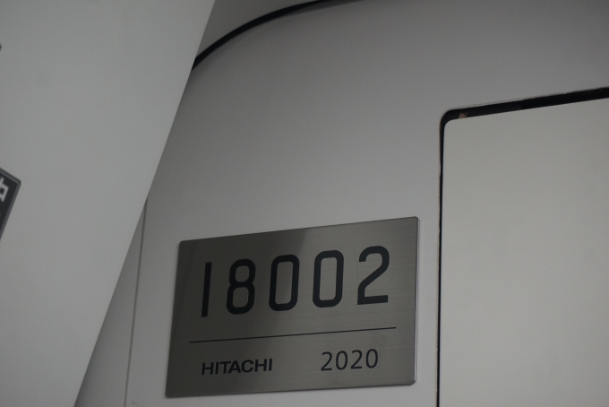 鉄道乗車記録の写真:車両銘板(4)        「東京メトロ 18002」