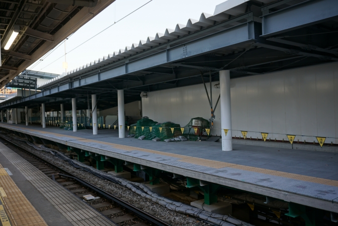 鉄道乗車記録の写真:駅舎・駅施設、様子(3)        「千駄ヶ谷駅工事中のホーム」