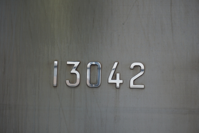 鉄道乗車記録の写真:車両銘板(3)        「東京メトロ 13042」