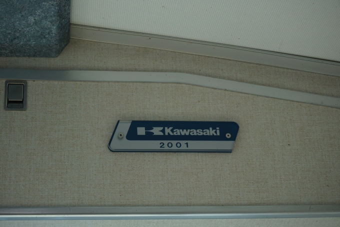 鉄道乗車記録の写真:車両銘板(10)        「京阪電鉄 02
Kawasaki2001」