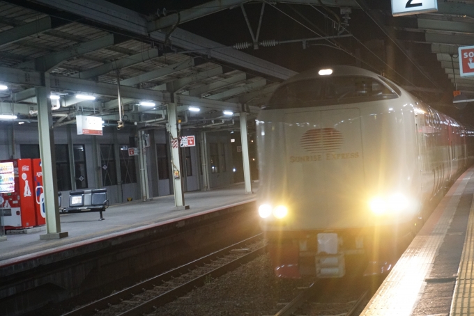 鉄道乗車記録の写真:乗車した列車(外観)(2)        「JR東海 クハネ285-3001
乗車前に撮影」