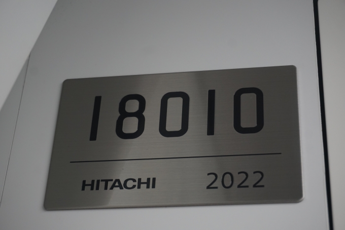 鉄道乗車記録の写真:車両銘板(3)        「東京メトロ 18010」