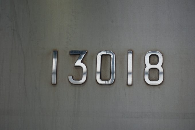 鉄道乗車記録の写真:車両銘板(2)        「東京メトロ 13018」