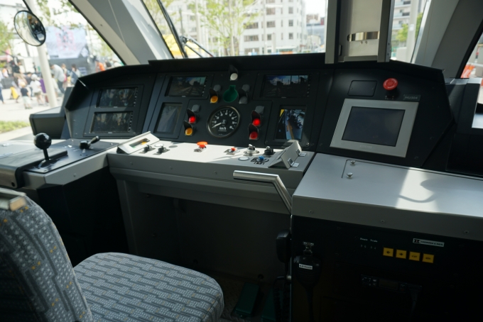 鉄道乗車記録の写真:旅の思い出(41)        「宇都宮ライトレール HU304-B
運転席」