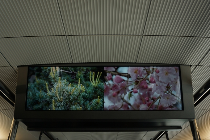 鉄道乗車記録の写真:旅の思い出(42)        「宇都宮ライトレール HU304-B
液晶画面」