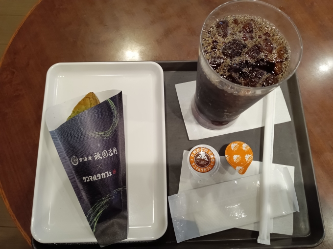 鉄道乗車記録の写真:旅の思い出(10)        「サンマルクカフェのユアエルム八千代台店で注文したアイスコーヒーとチョコクロ宇治抹茶」
