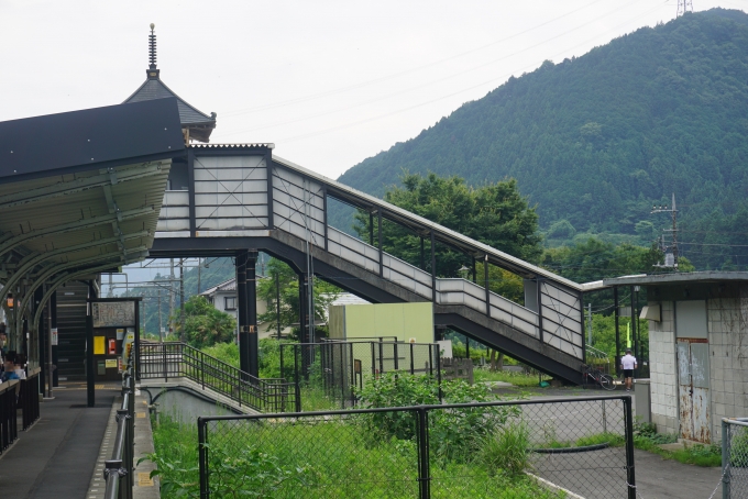 鉄道乗車記録の写真:駅舎・駅施設、様子(24)        「沢井駅南口への階段」