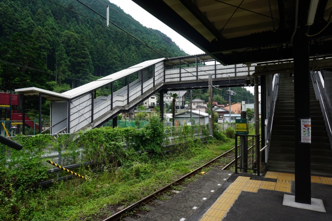 鉄道乗車記録の写真:駅舎・駅施設、様子(25)        「沢井駅北口の階段」
