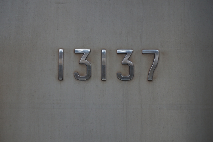 鉄道乗車記録の写真:車両銘板(3)        「東京メトロ 13137」