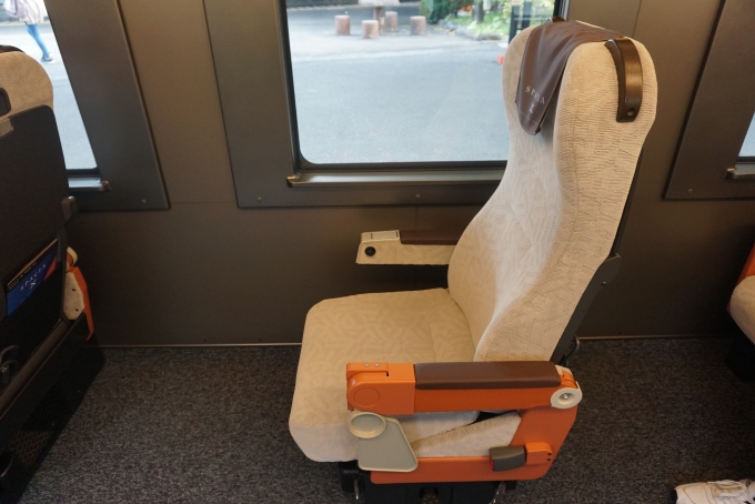 鉄道乗車記録の写真:車内設備、様子(13)        「東武鉄道 N102-2座席」