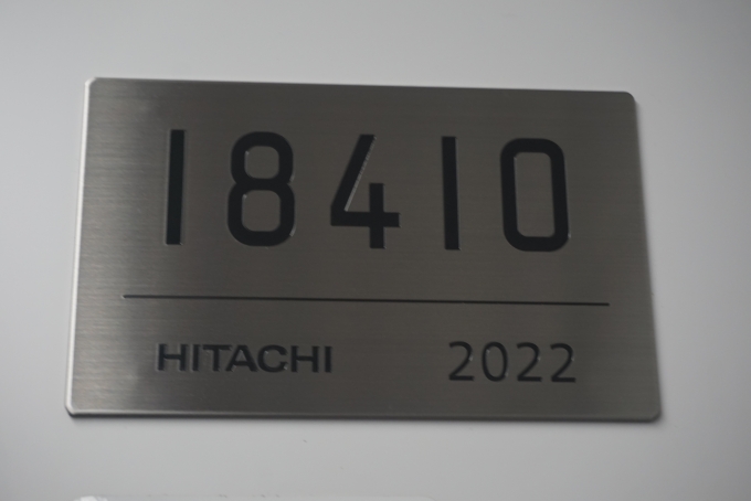 鉄道乗車記録の写真:車両銘板(3)        「東京メトロ 18410」