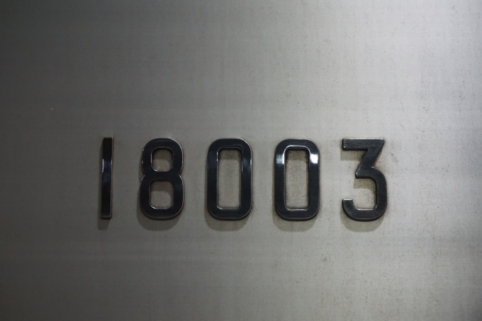 鉄道乗車記録の写真:車両銘板(2)        「東京メトロ 18003」