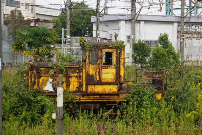 鉄道乗車記録の写真:車窓・風景(11)        「浜川崎駅ホーム近くにある車両」