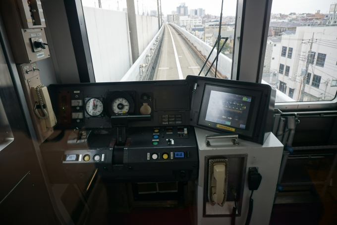 鉄道乗車記録の写真:車内設備、様子(1)        「埼玉新都市交通 2104運転席」