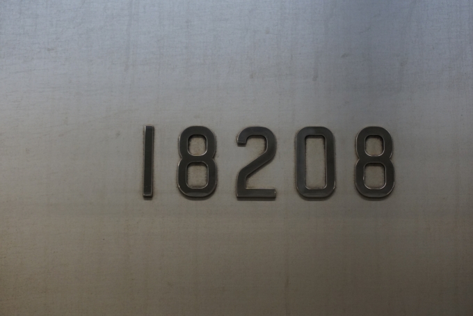 鉄道乗車記録の写真:車両銘板(6)        「東京メトロ 18208」