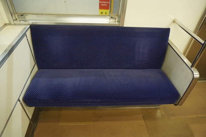 鉄道乗車記録の写真:車内設備、様子(8)        「JR九州 クハ103-1512座席」