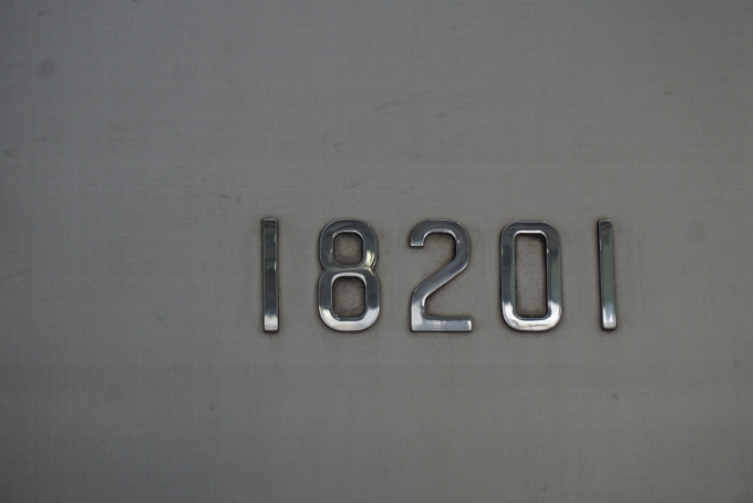 鉄道乗車記録の写真:車両銘板(2)        「東京メトロ 18201」