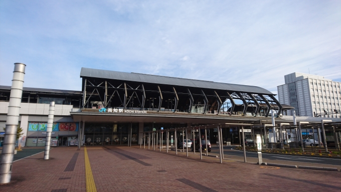 鉄道乗車記録の写真:駅舎・駅施設、様子(1)        「高知駅前」