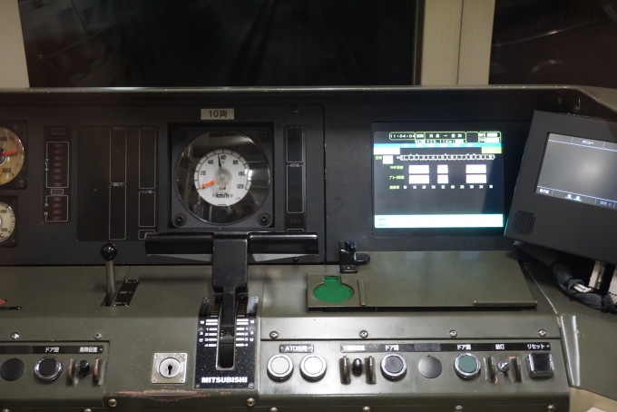 鉄道乗車記録の写真:車内設備、様子(3)        「東京メトロ 10015
月島→豊洲を時速54キロで走行中」