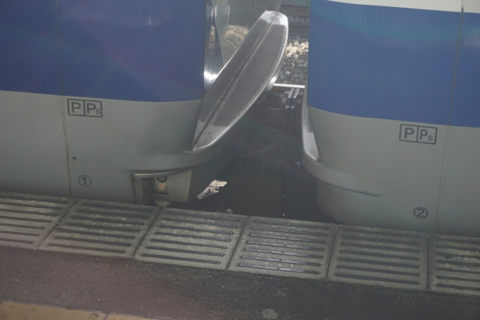 鉄道乗車記録の写真:乗車した列車(外観)(11)        「左がJR東日本 クハE530-2022、右がJR東日本 クハE531-10車両切り離し」