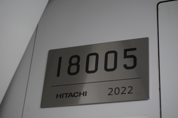 鉄道乗車記録の写真:車両銘板(3)        「東京メトロ 18005」