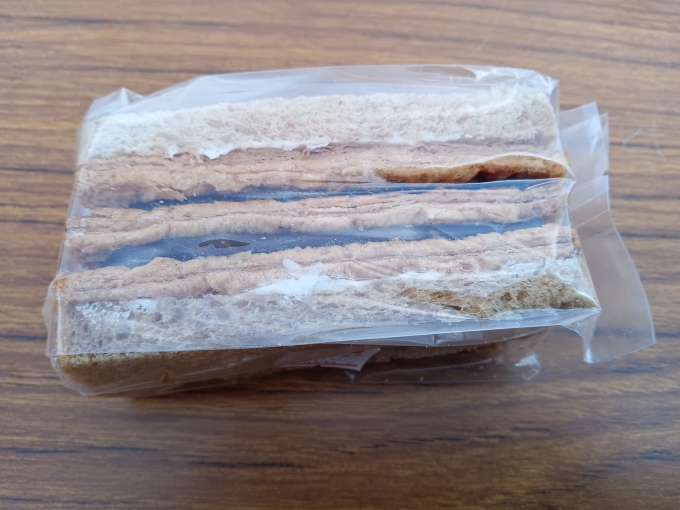 鉄道乗車記録の写真:旅の思い出(14)        「パンのフェス2024春、サンドイッチの店Merciで購入したメルフィーユショコラ」